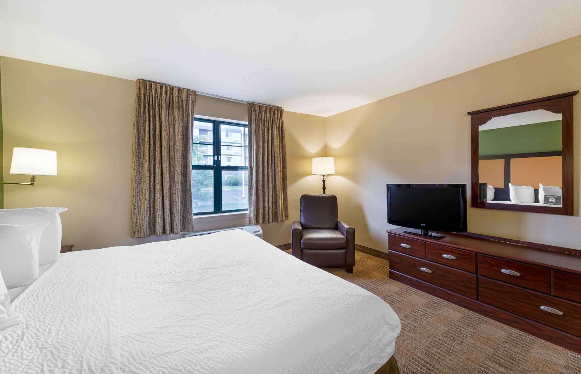 Extended Stay America Suites - Washington Dc Germantown Milestone Exterior photo